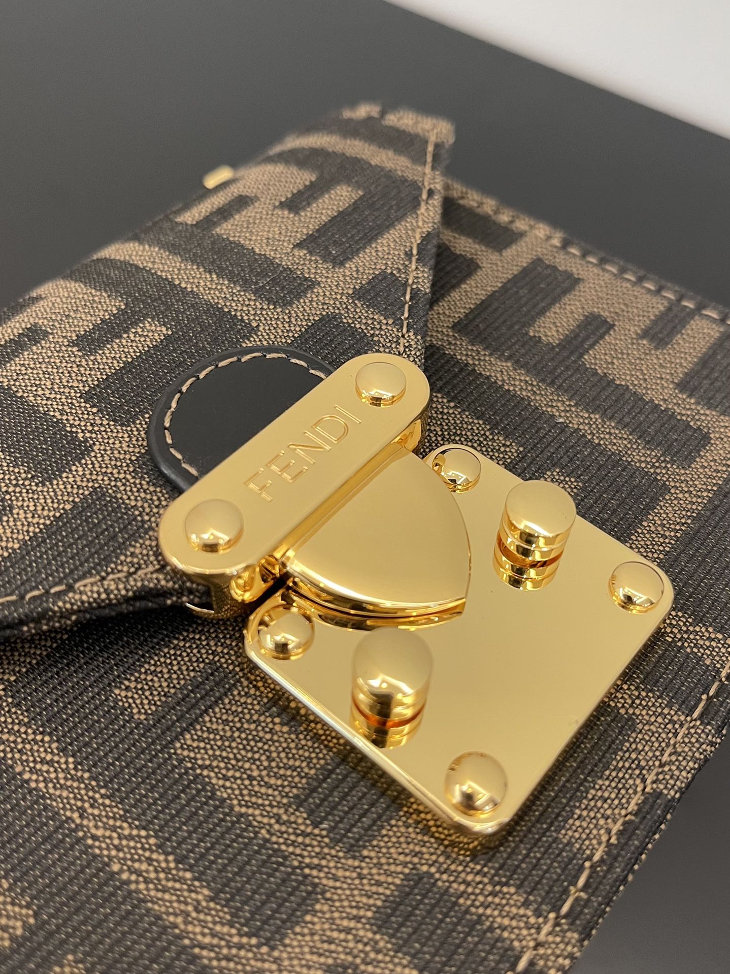 F**di vintage handbags-14.5x12x7cm