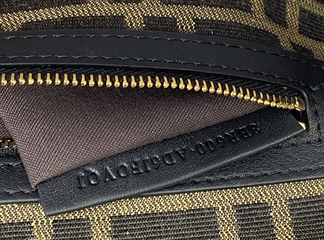 F**di medium baguette bag-26x15x4cm