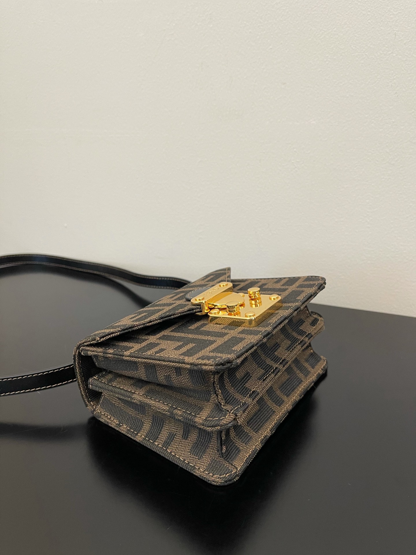 F**di vintage handbags-14.5x12x7cm