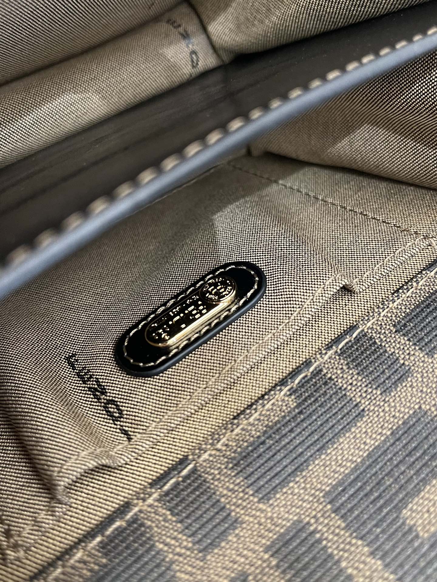 F**di vintage handbags-14.5x12x7cm