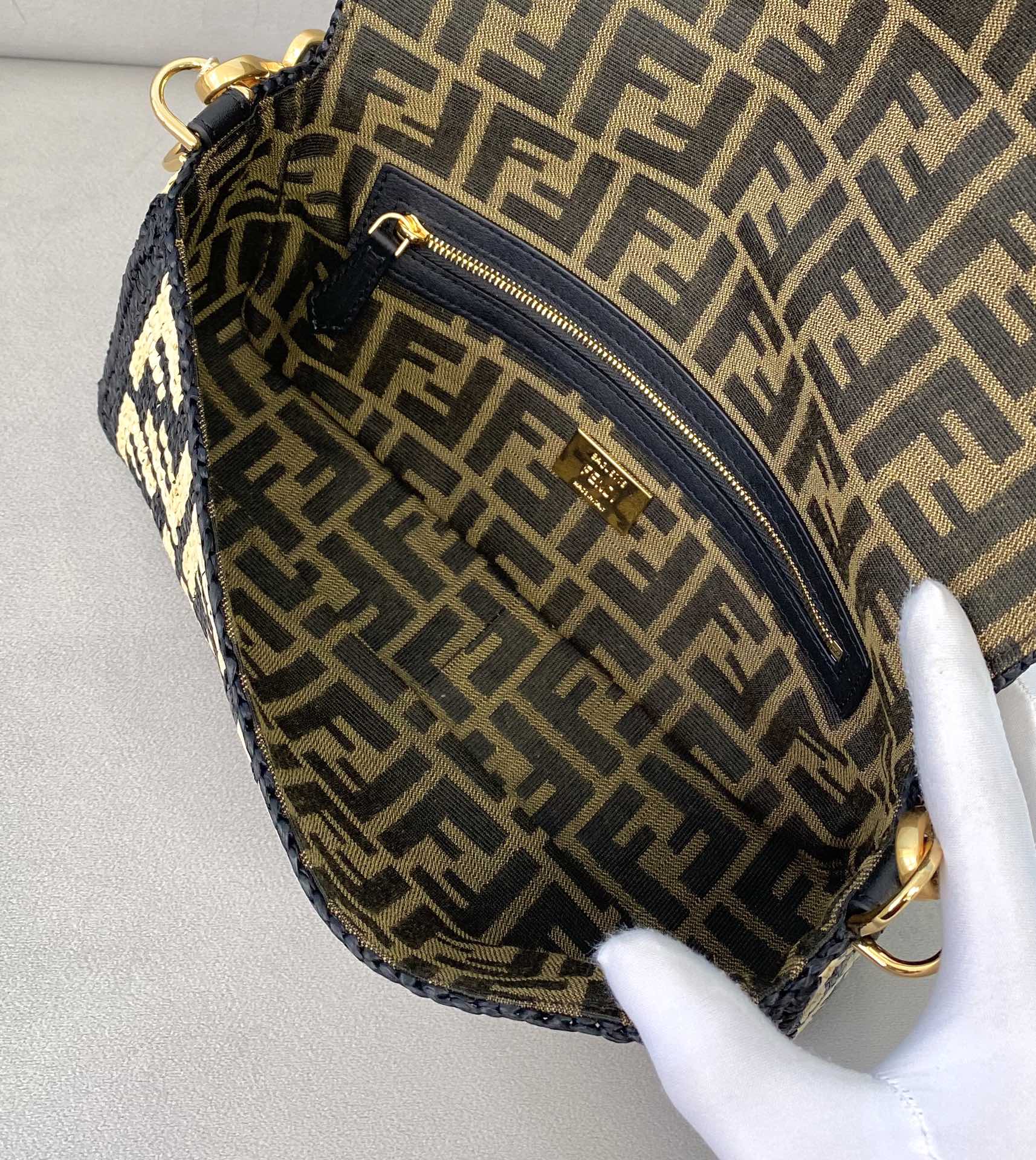 F**di medium baguette bag-26x15x4cm