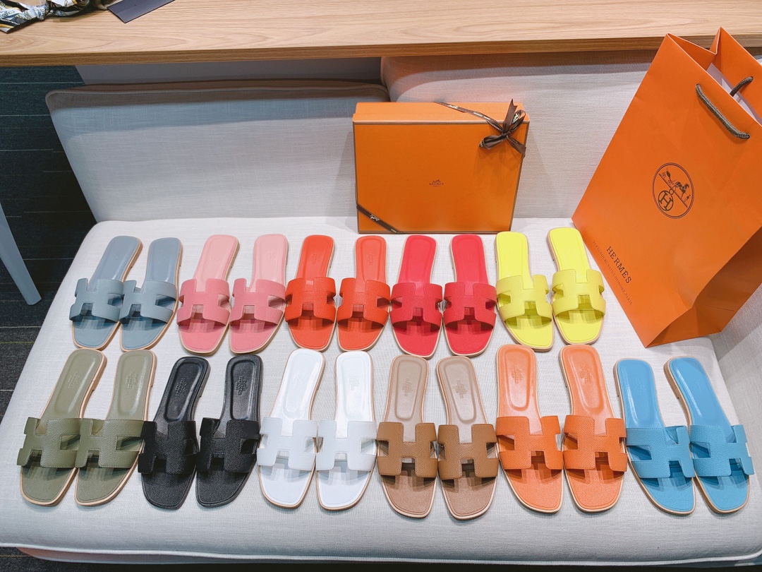 H**mes slippers