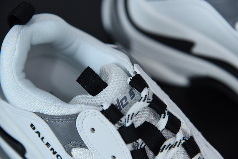 Ba*len*cia*ga triple s