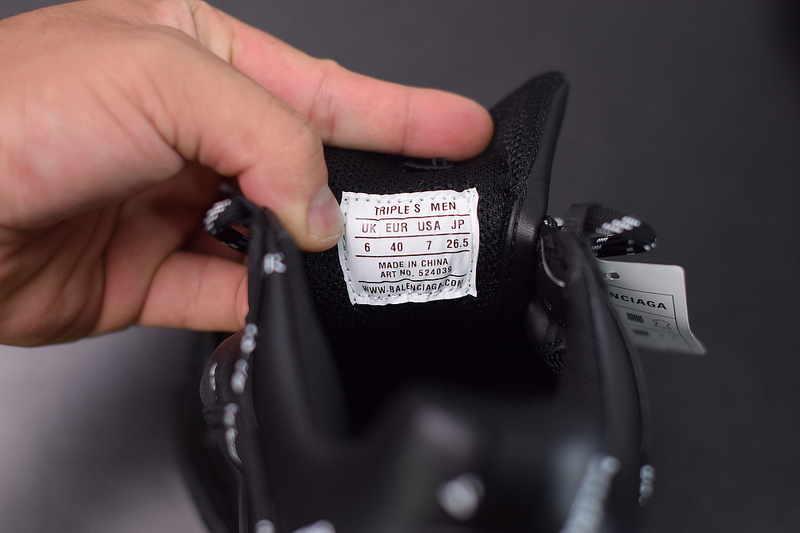 Ba*len*cia*ga triple s