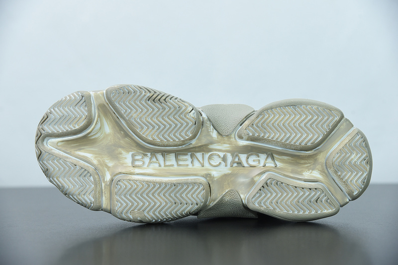 Ba*len*cia*ga triple s