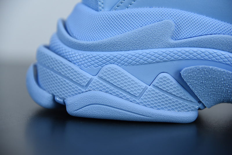 Ba*len*cia*ga triple s