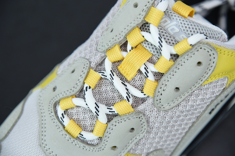 Ba*len*cia*ga triple s