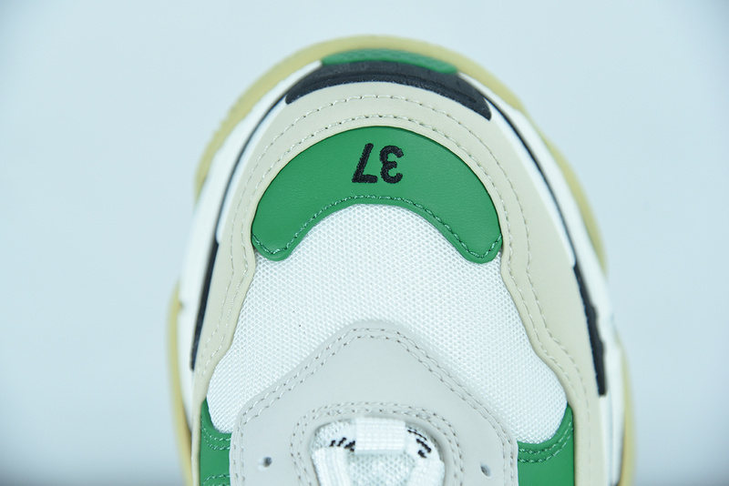 Ba*len*cia*ga triple s