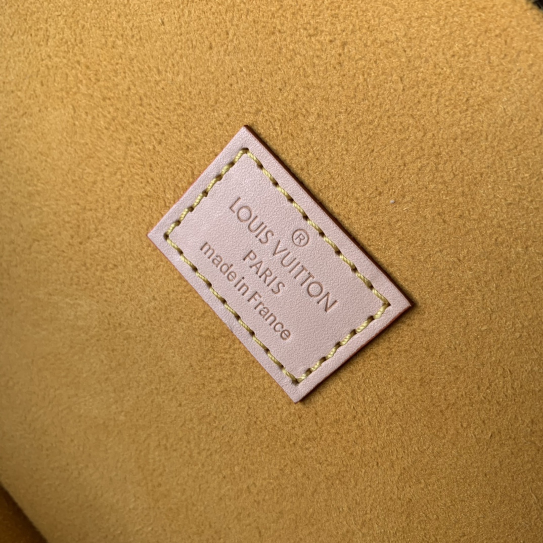 l0*is V*t0n jewelry box-24*13*17cm