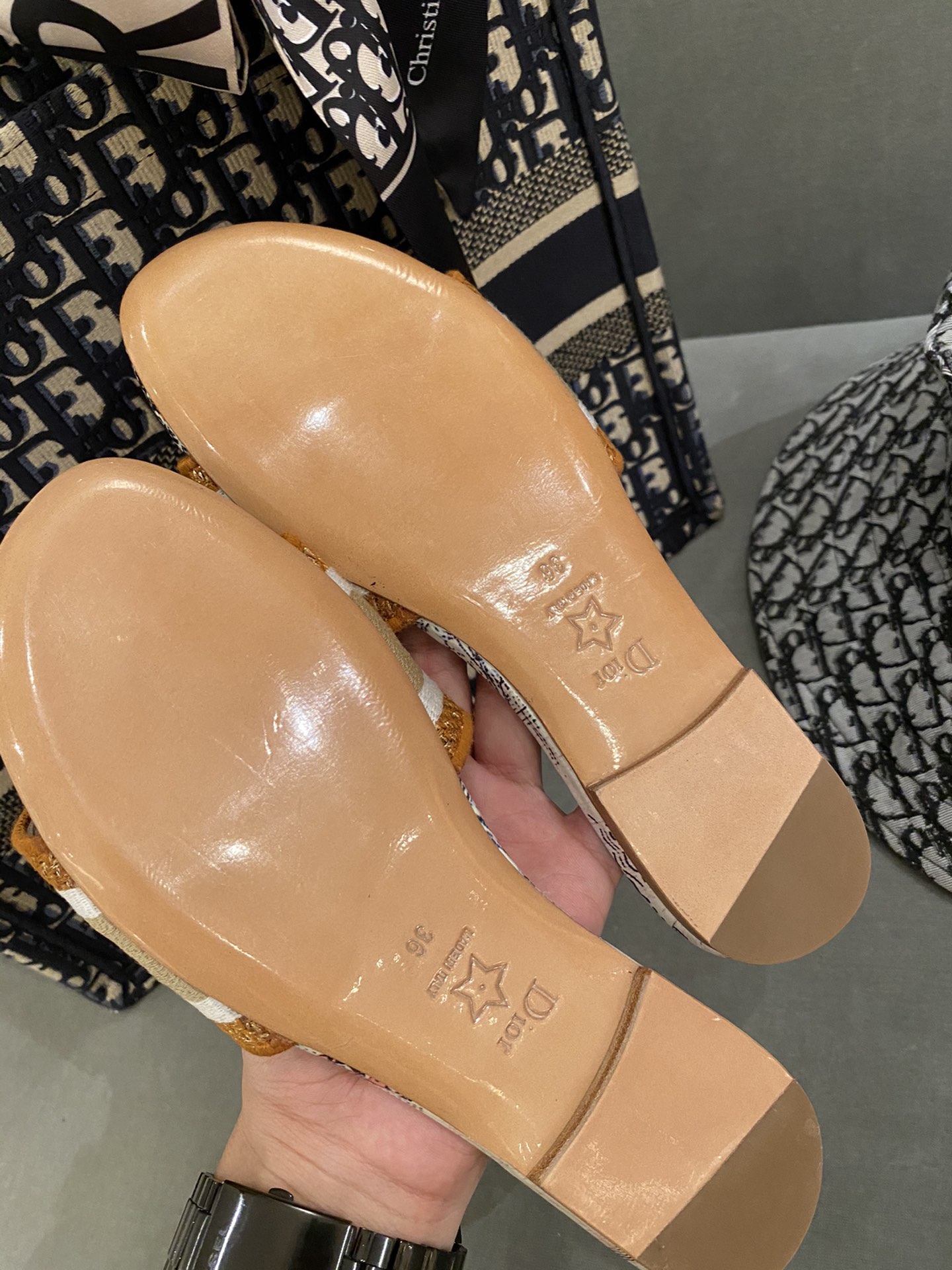 D*or slippers