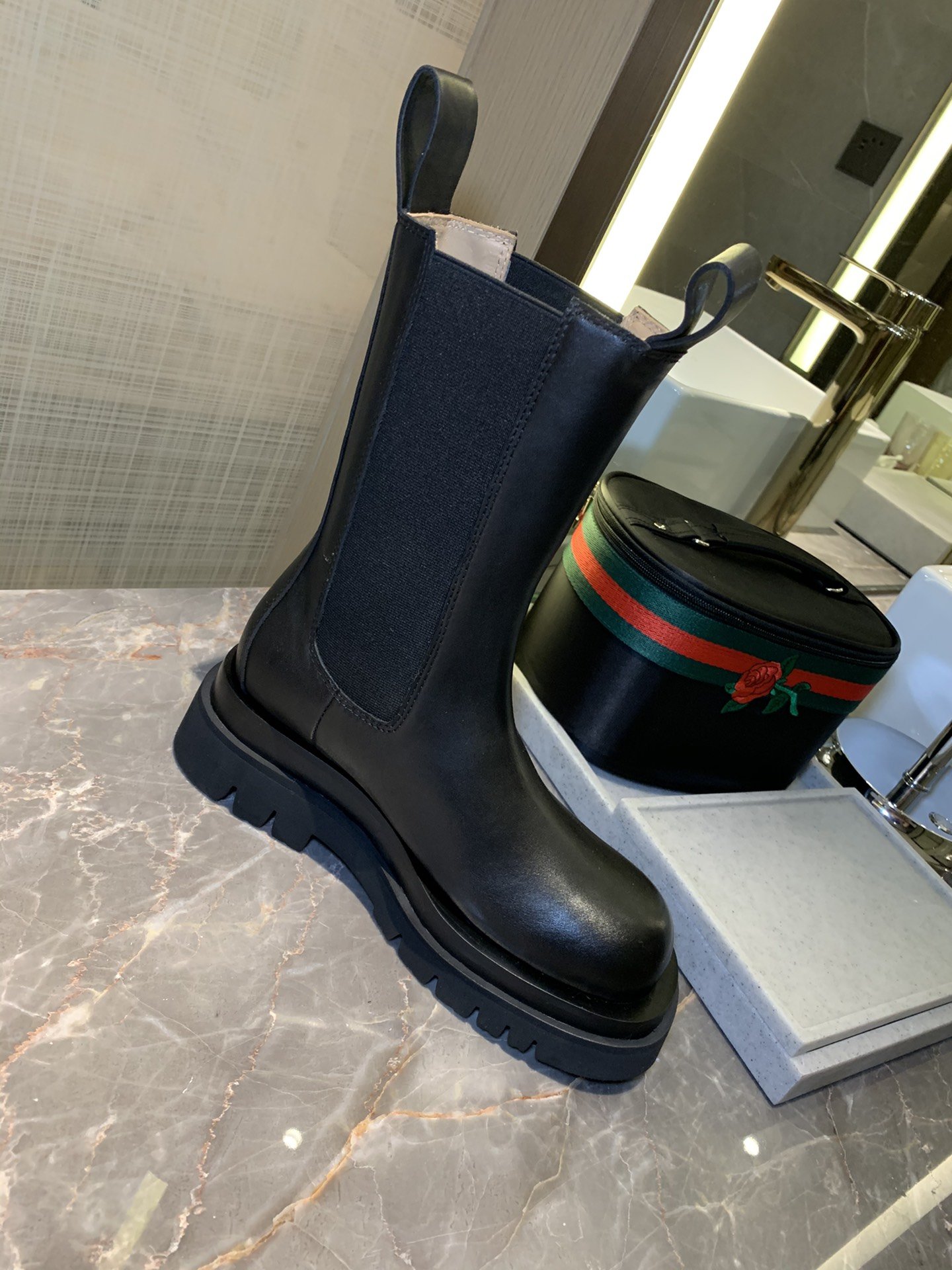 bo*te*ga Ve*ne*ta boots