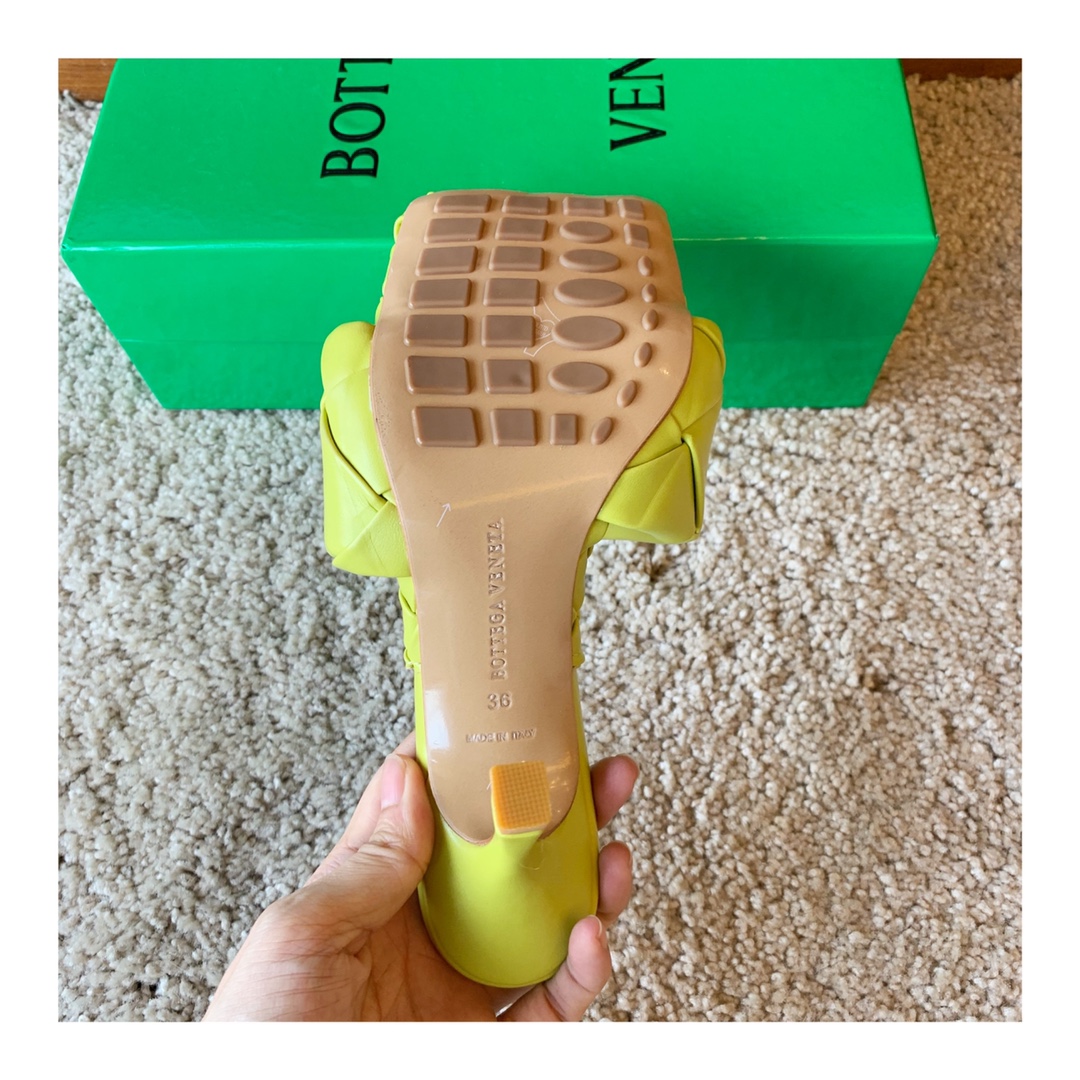 bo*te*ga Ve*ne*ta sandals