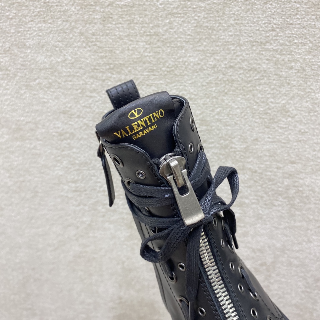 Va1e*ntin0 boots
