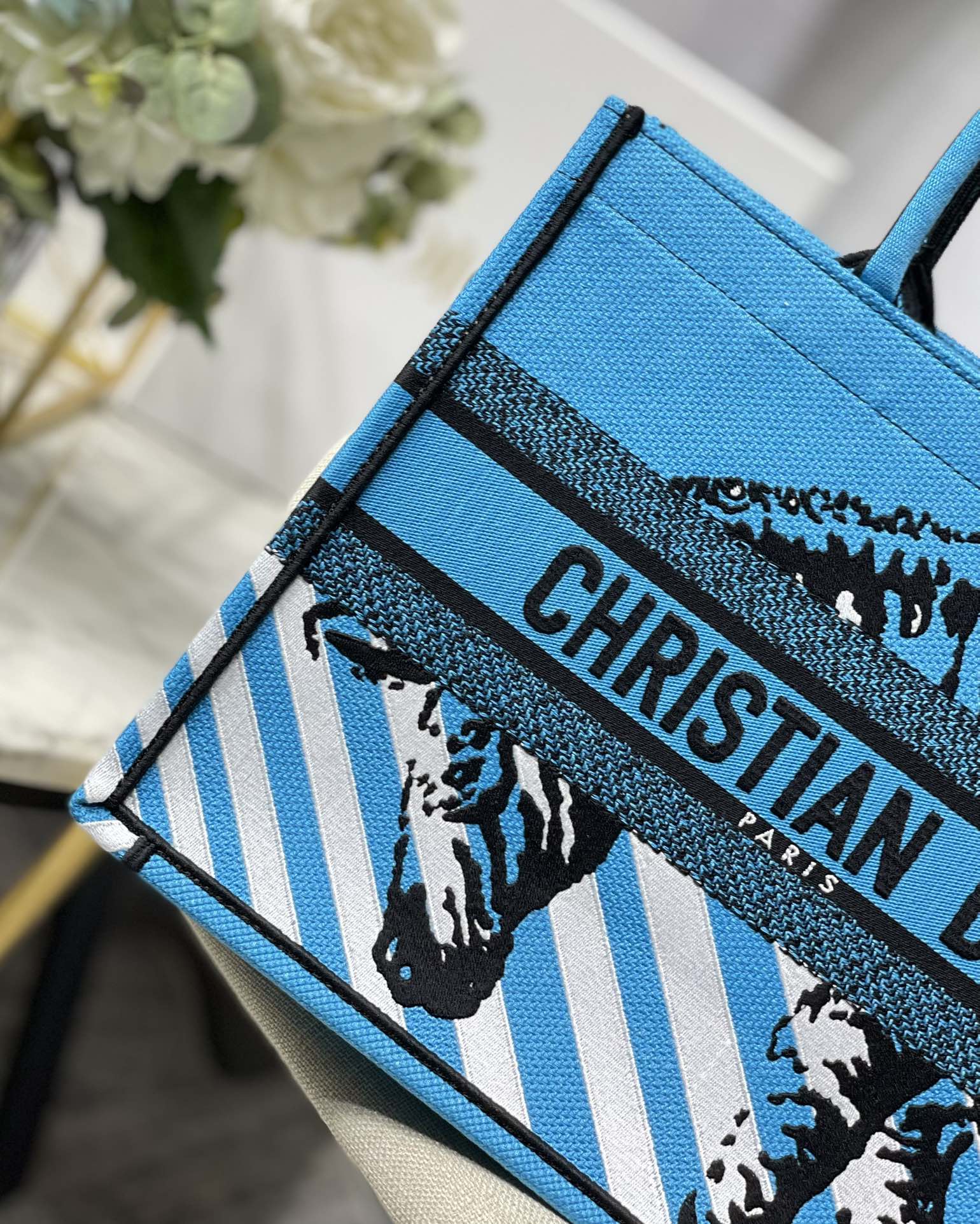 D*or small book tote-36.5cm