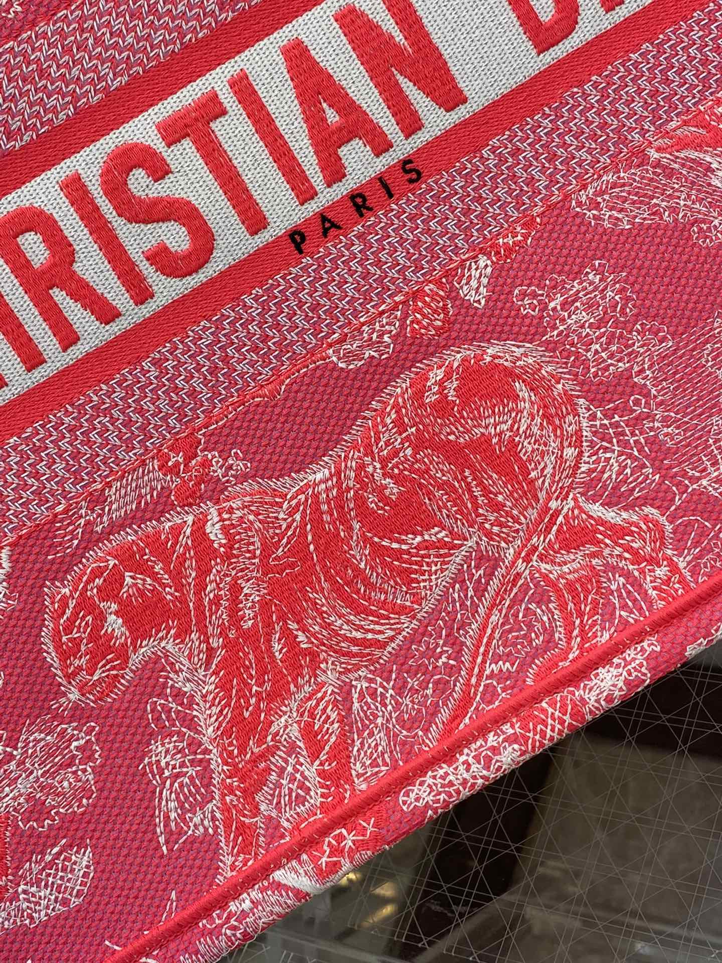 D*or small book tote-36.5cm