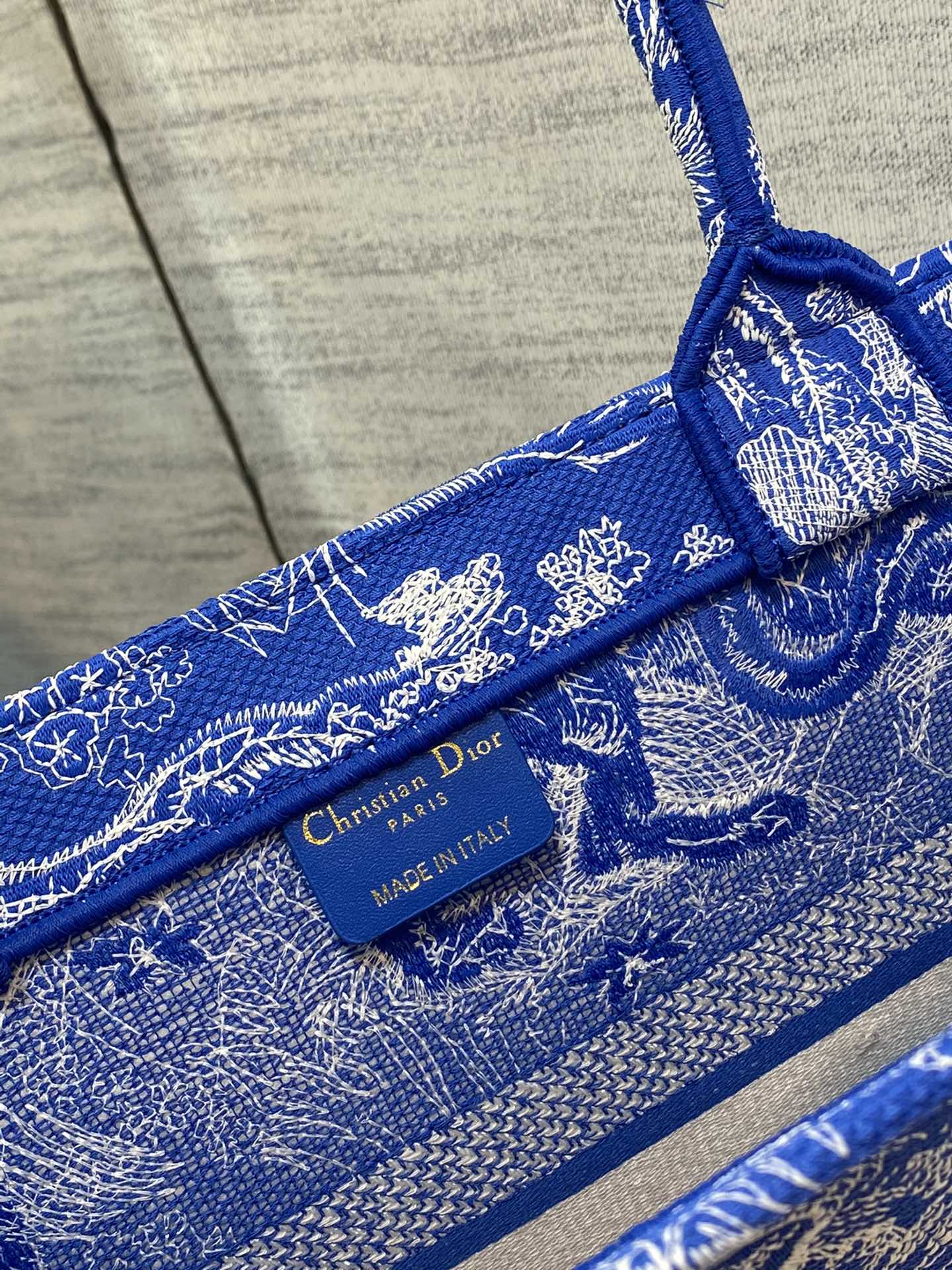 D*or small book tote-36.5cm