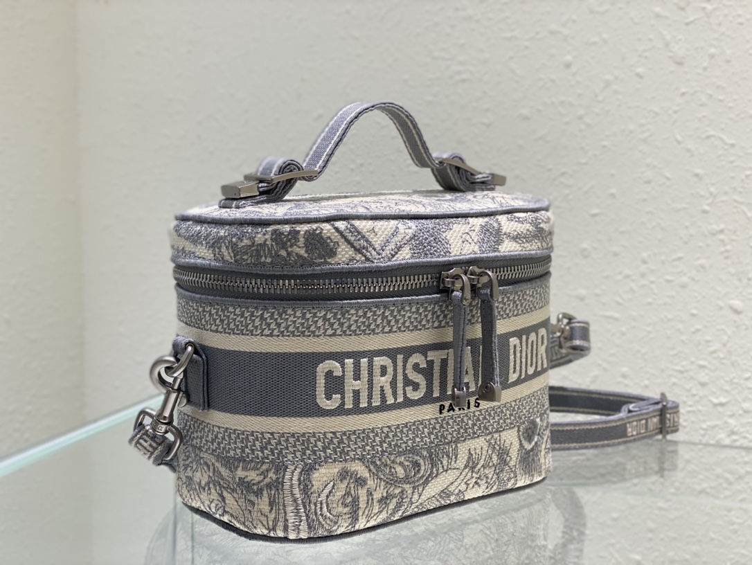 D*or cosmetic bag-18*.5*13*10.5cm