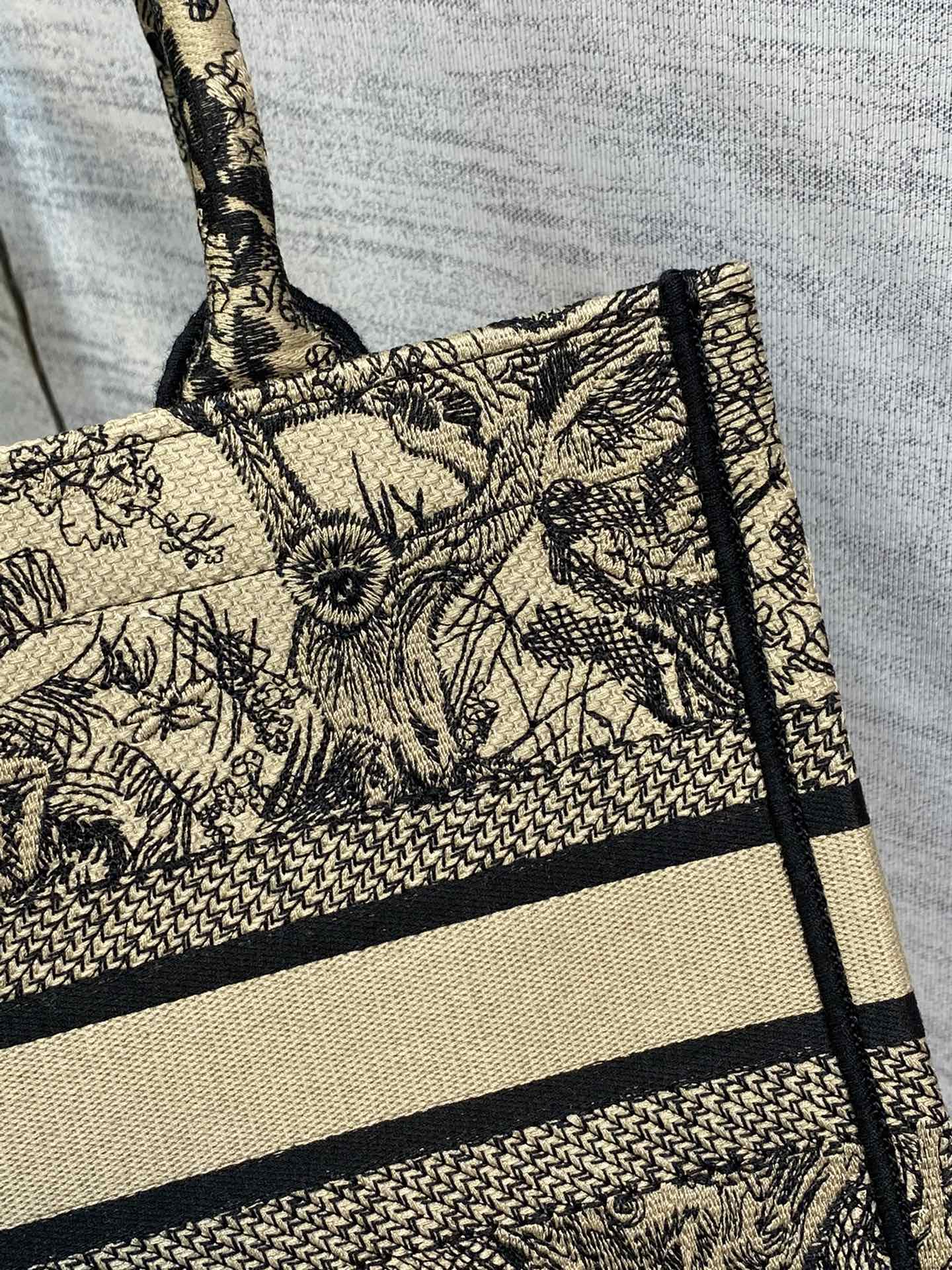 D*or small book tote-26*8*22cm