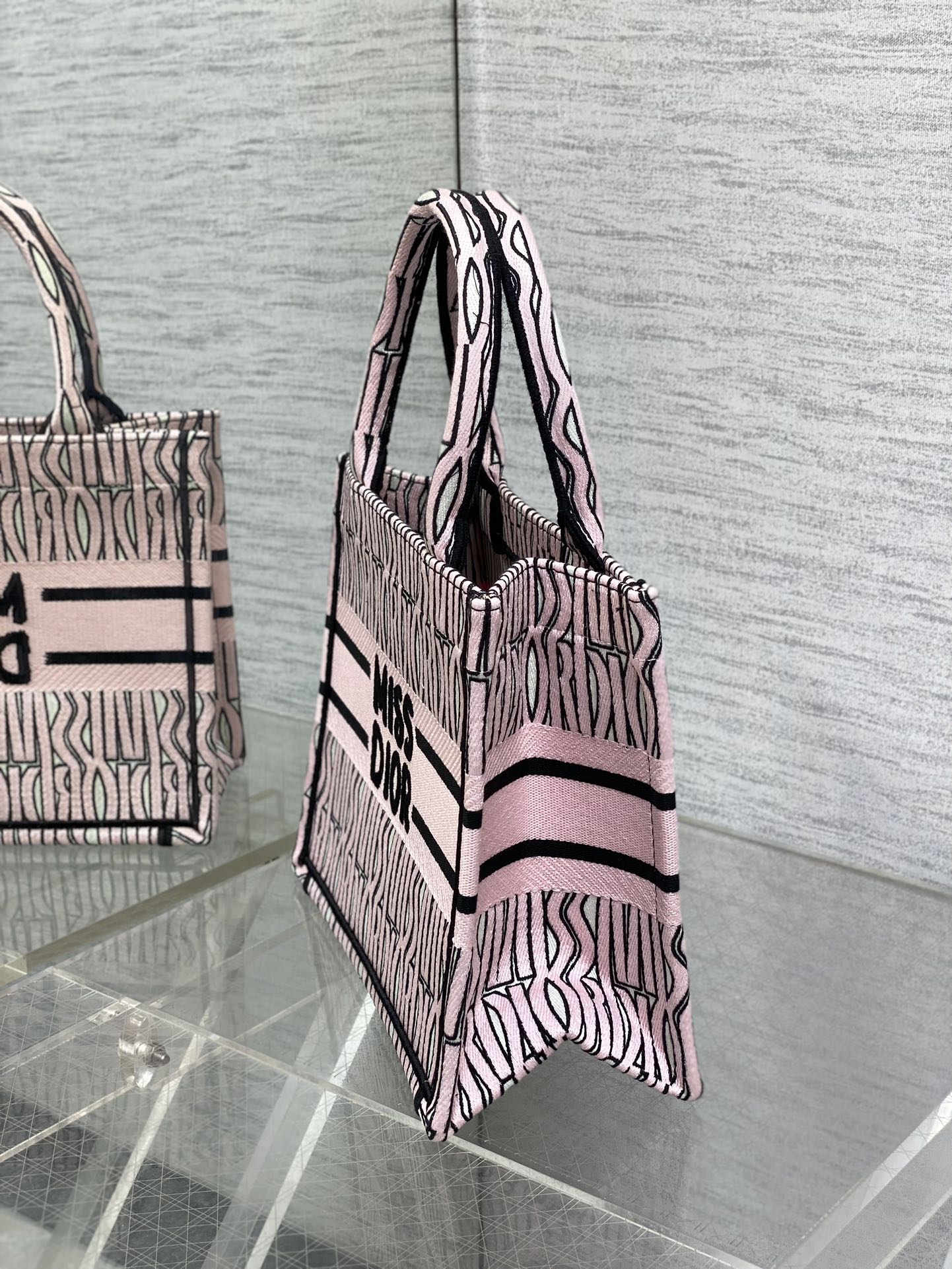 D*or small book tote-26*8*22cm