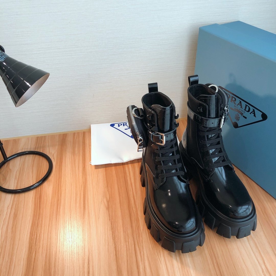 Pra*a 2020ss boots(shiny version)