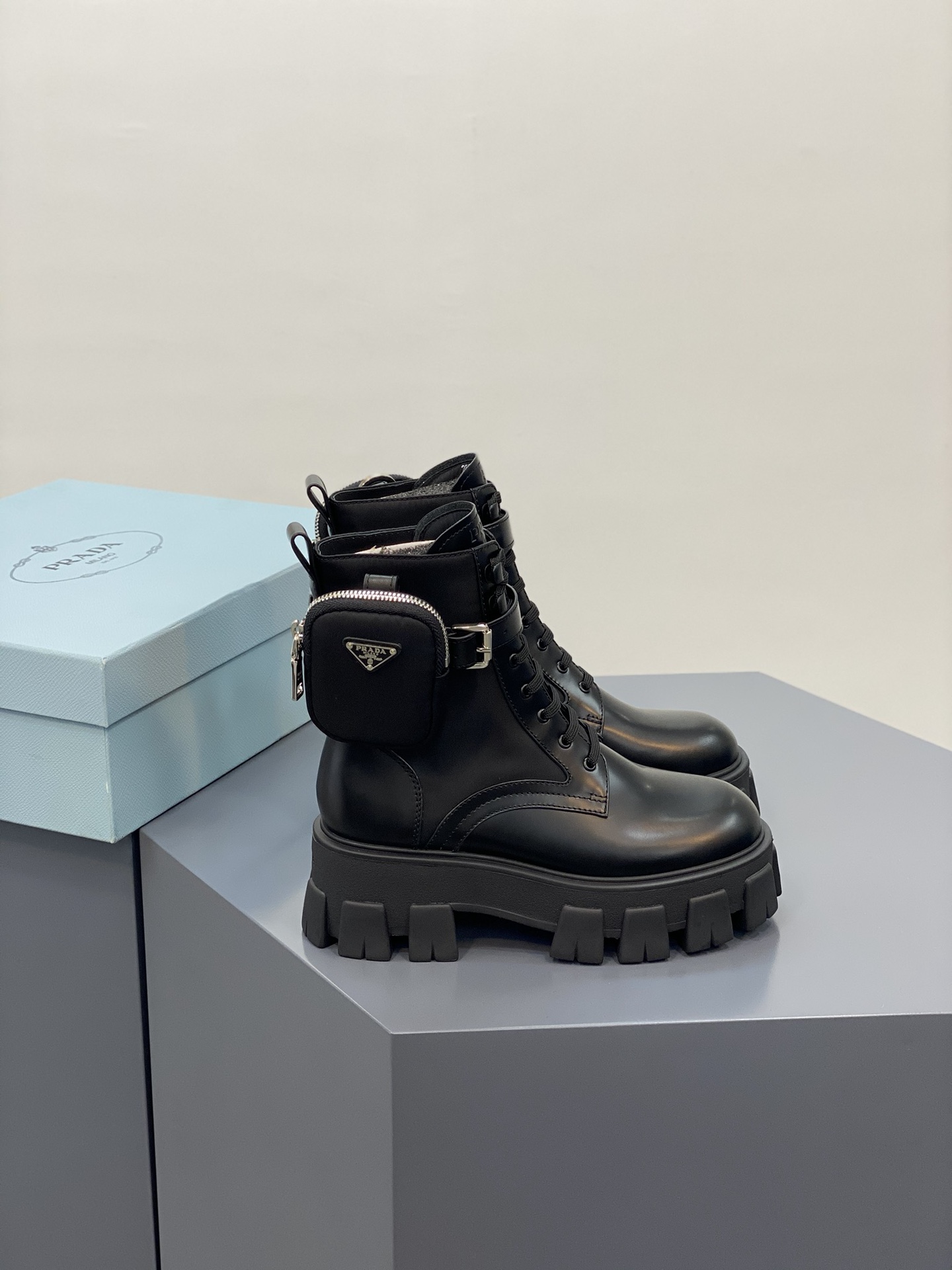 Pra*a 2020ss boots(not shiny version)