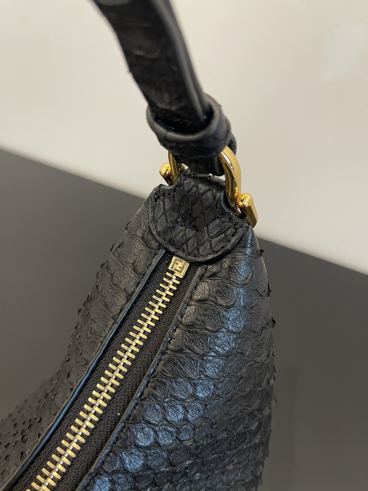 F**di praphy-29x24.5x10cm