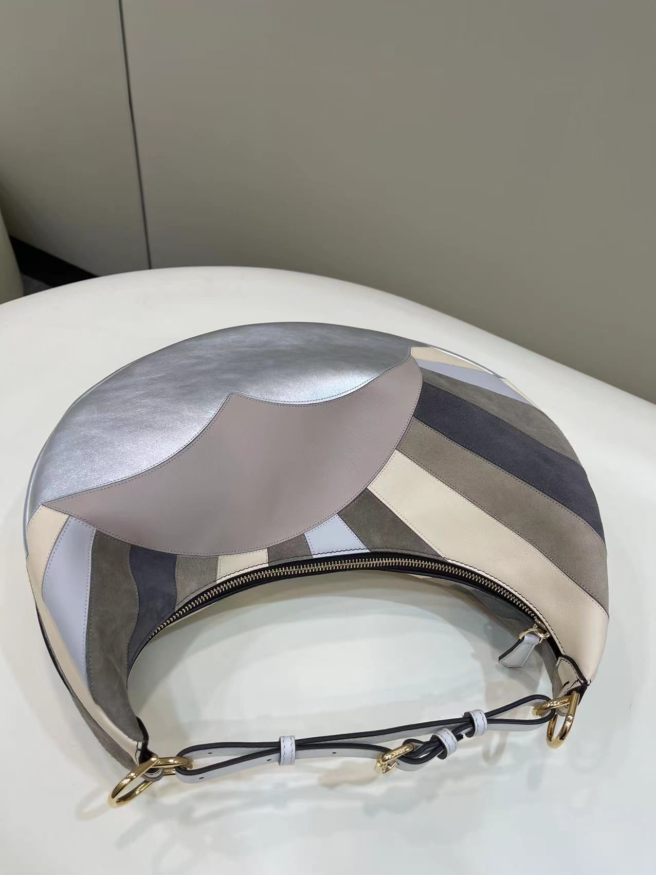 F**di praphy-29x24.5x10cm