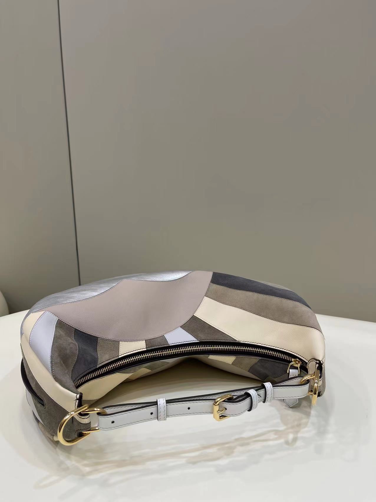 F**di praphy-29x24.5x10cm