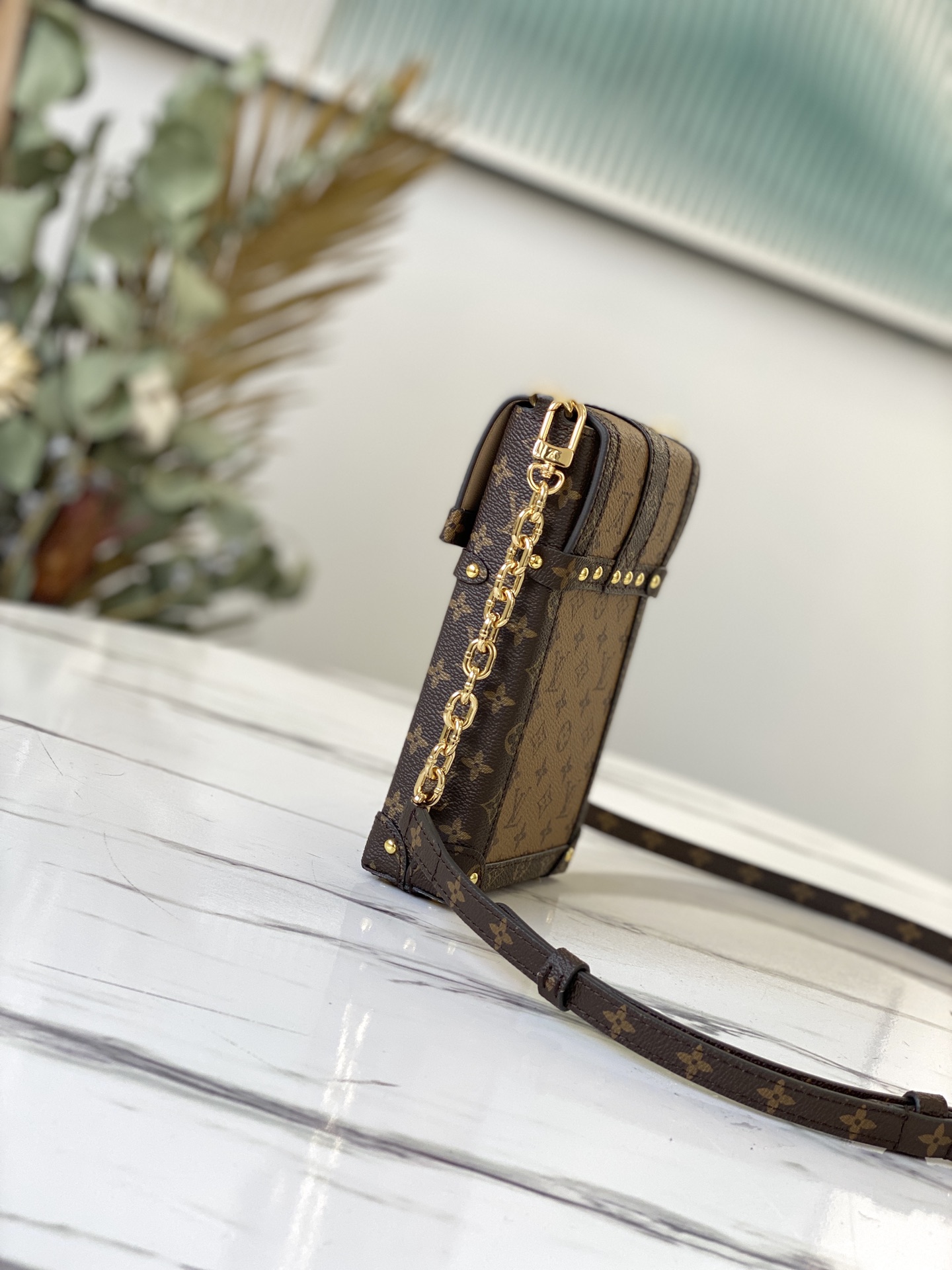 l0*is V*t0n trunk vertical-11*17.5*3.5cm