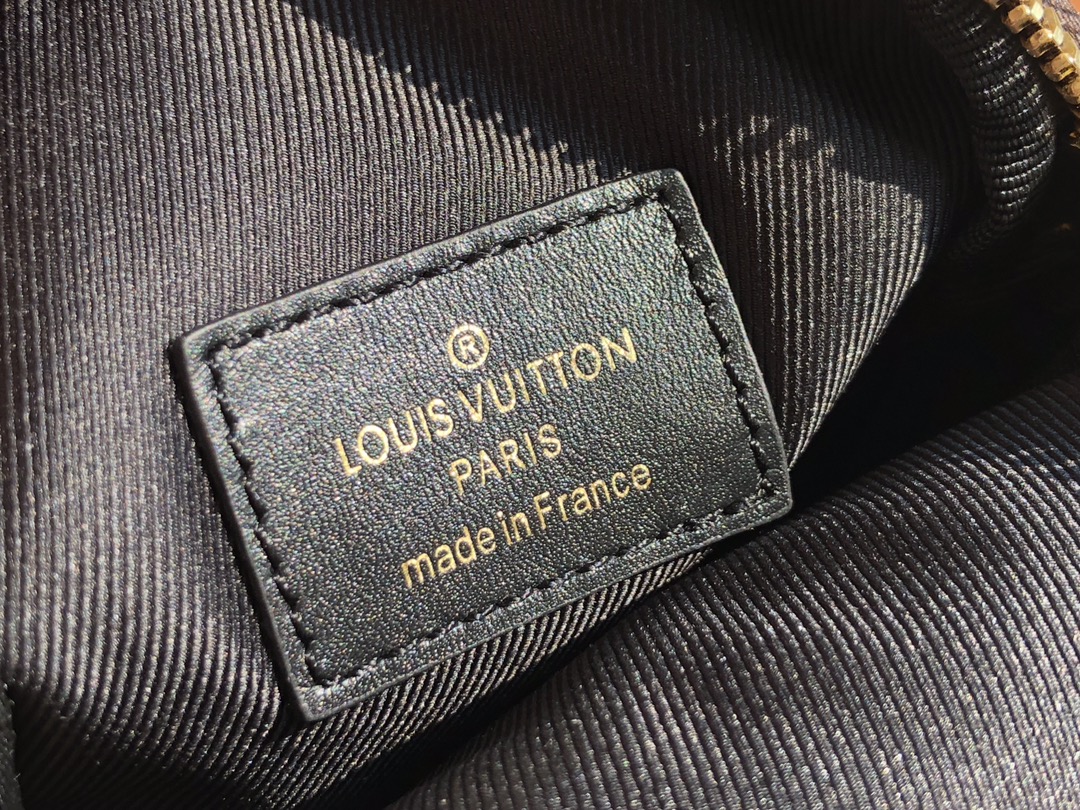 l0*is V*t0n functional bag-10*18*9.0cm