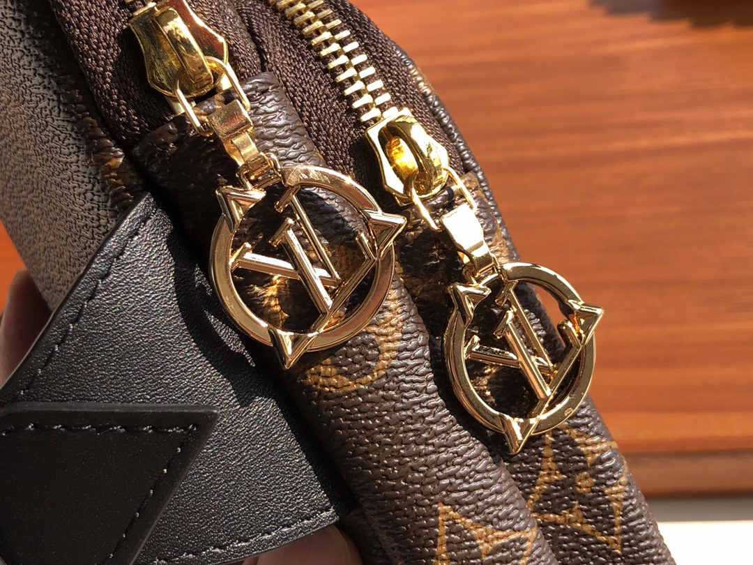 l0*is V*t0n functional bag-10*18*9.0cm