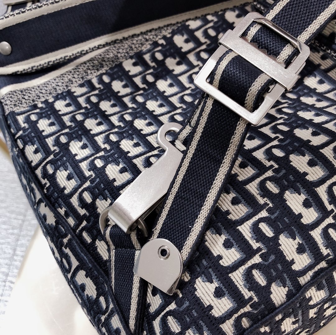 D*or oblique backpack-28x36x12cm