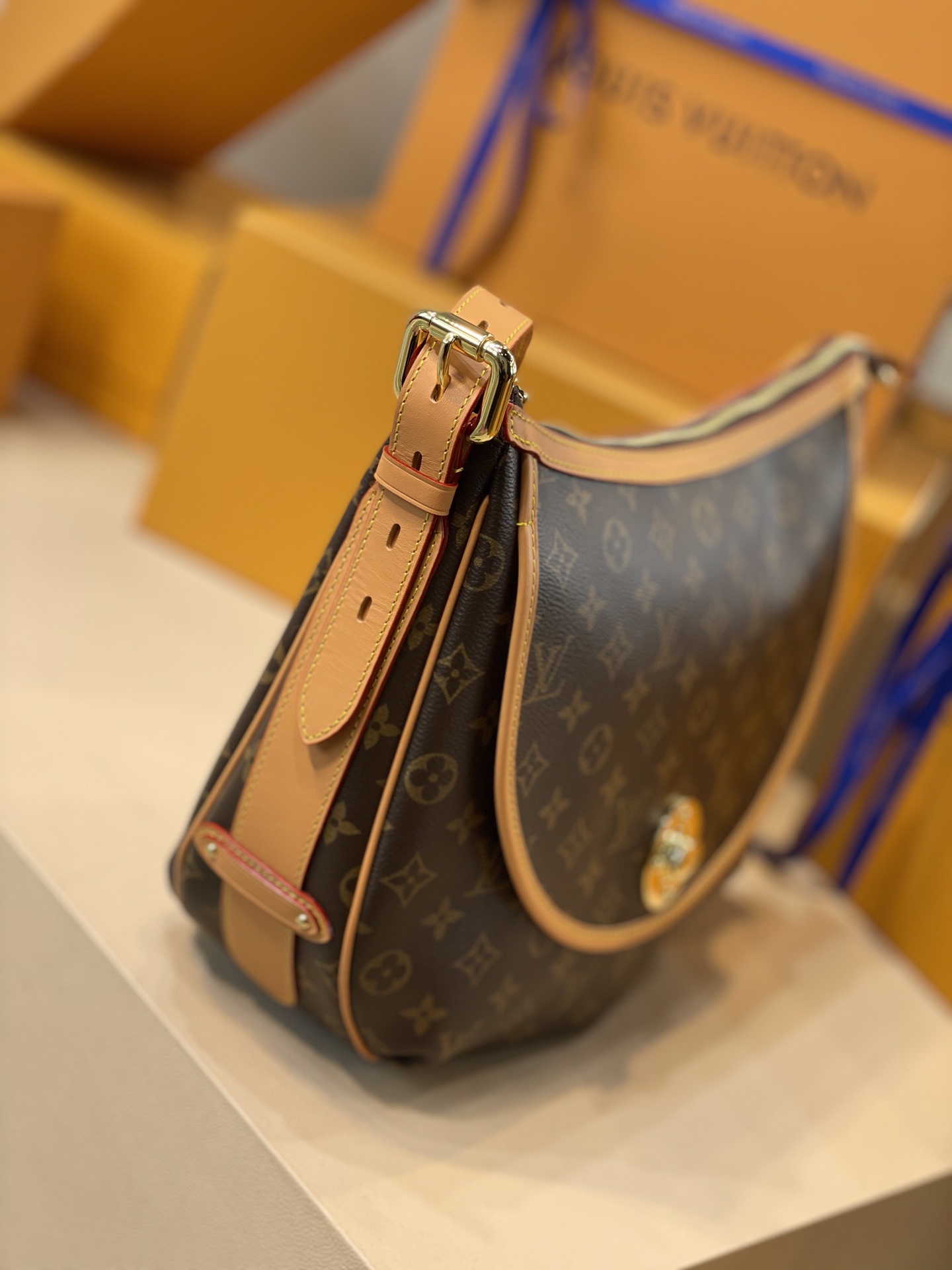 l0*is V*t0ntulum bag- m40075-34x28x14cm