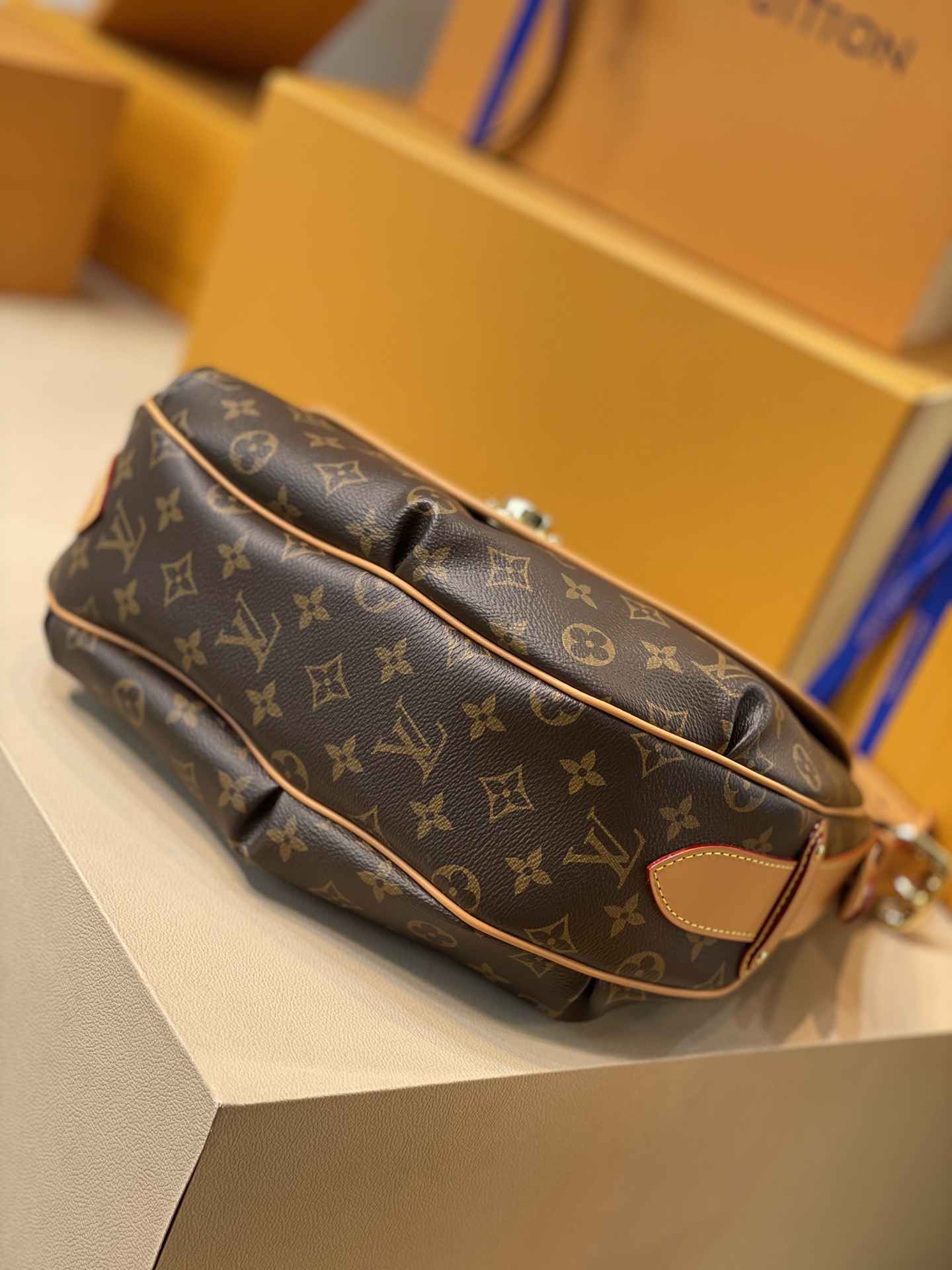 l0*is V*t0ntulum bag- m40075-34x28x14cm