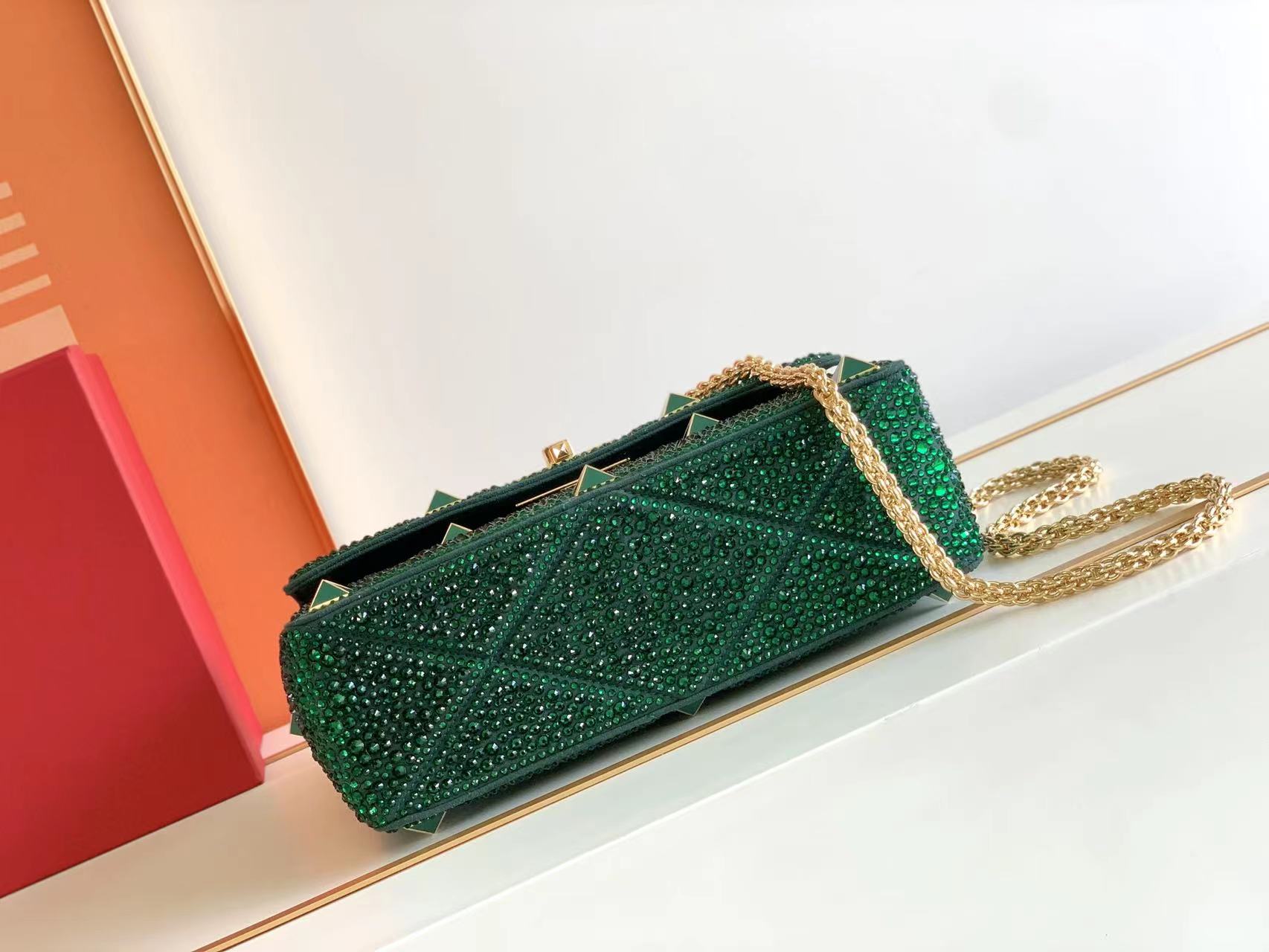 Va1e*ntin0 roman stud the soulder bag in nappa with chain-26x16x8cm