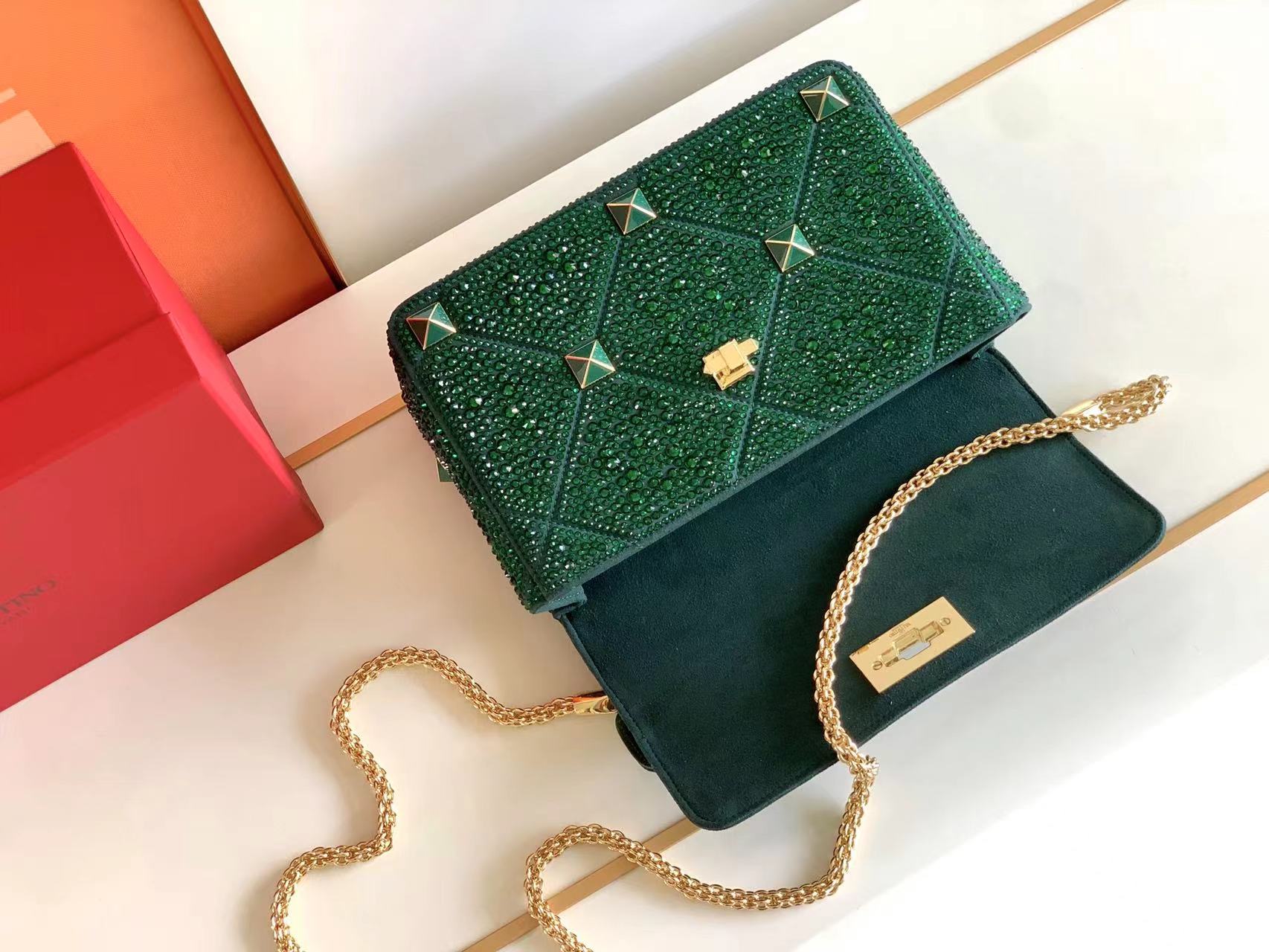 Va1e*ntin0 roman stud the soulder bag in nappa with chain-26x16x8cm