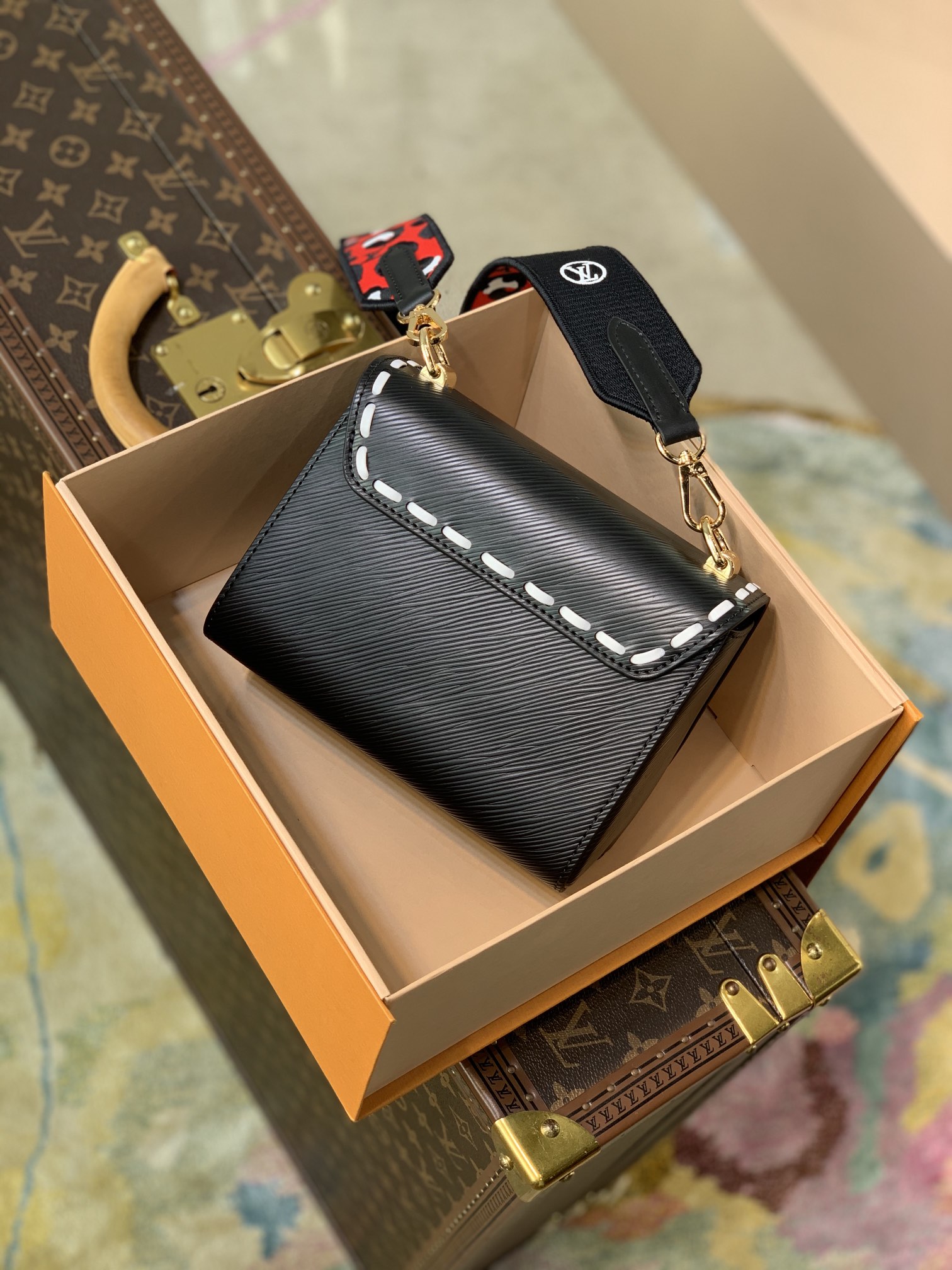 l0*is V*t0n wild at heart twist mm-23*17*9.5cm