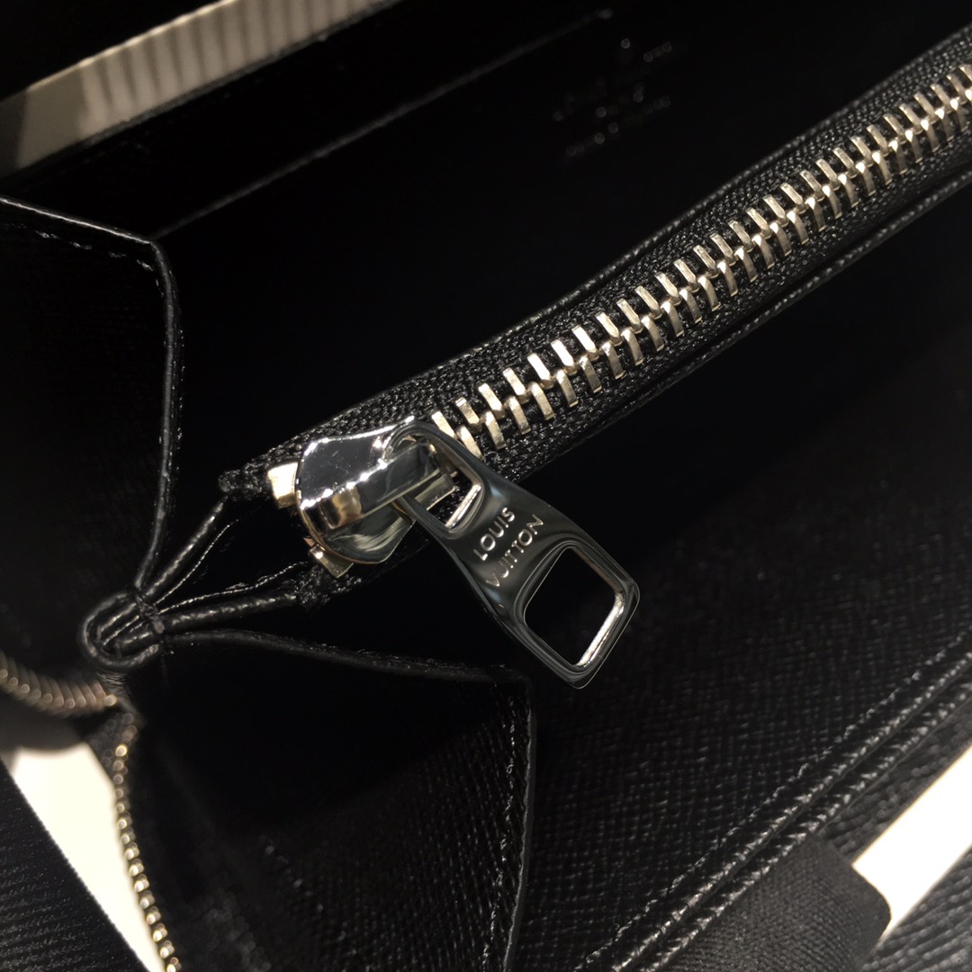 l0*is V*t0n zippy wallet-19*10*2cm