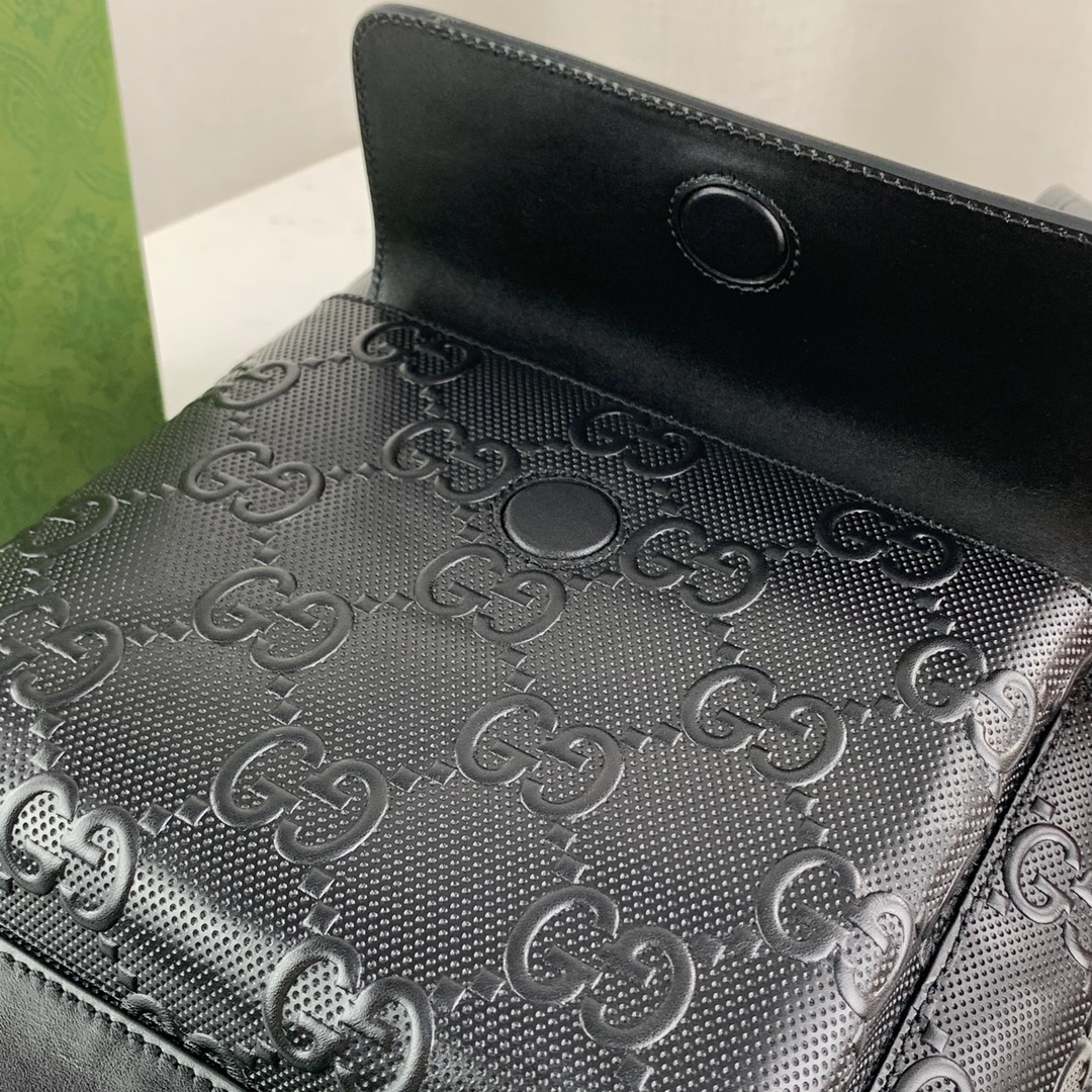 G*u*i backpack-27*37*13cm