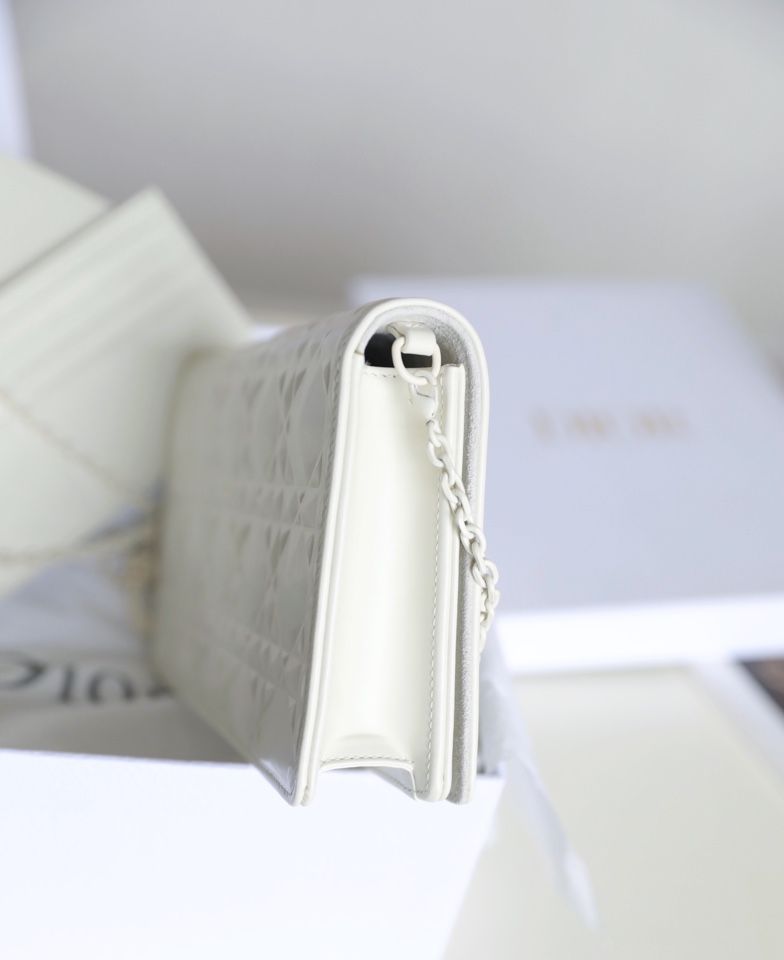 D*or wallet on chain-21.5*11.5*3cm