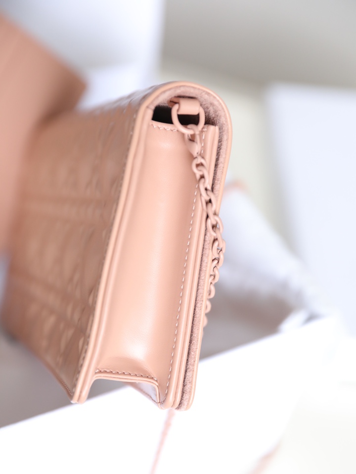 D*or wallet on chain-21.5*11.5*3cm