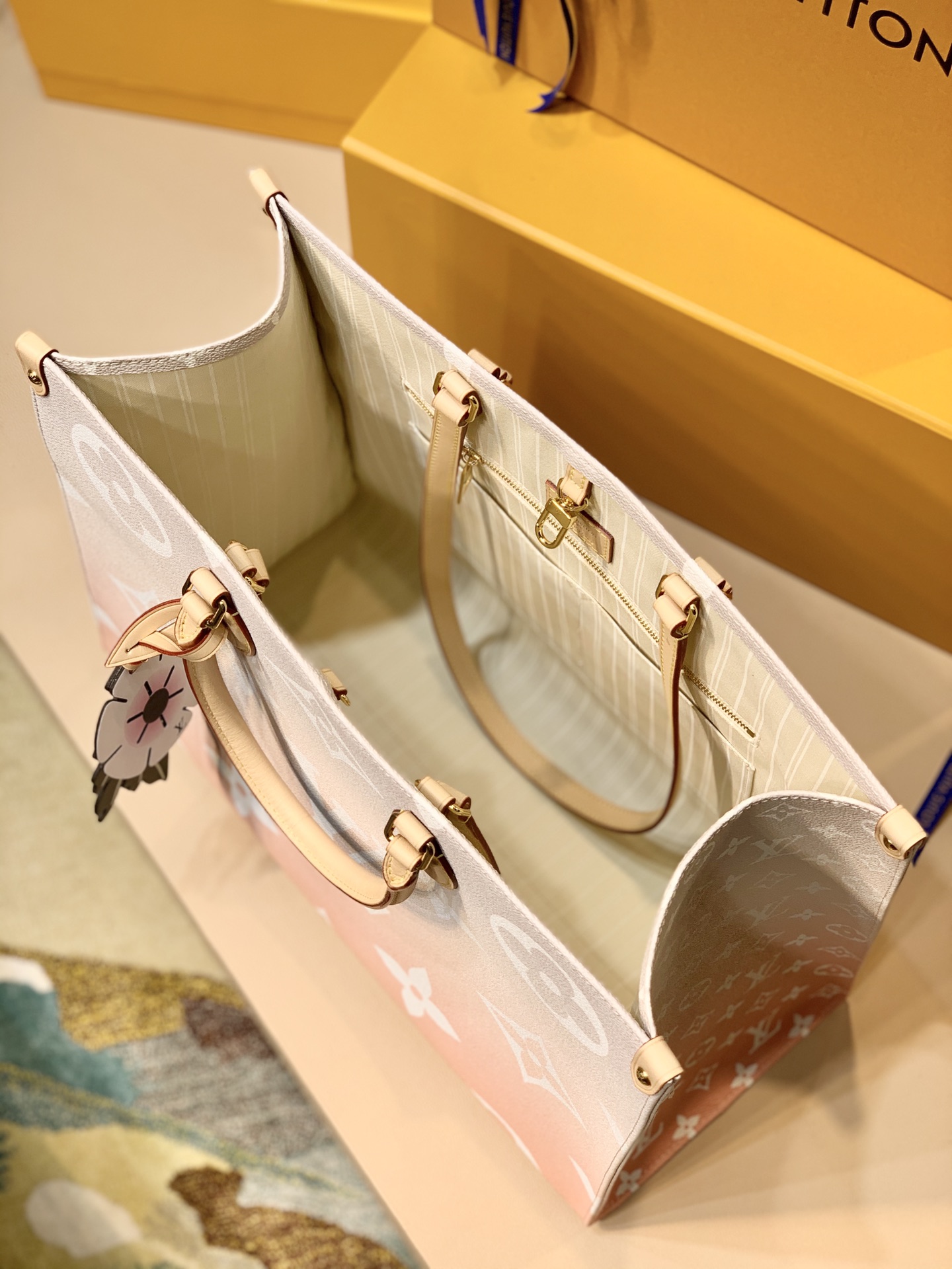 l0*is V*t0n by the pooll onthego handbag-35*27*14cm