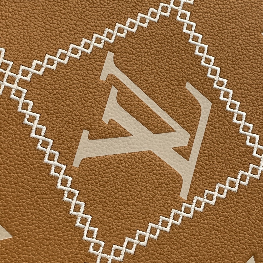 l0*is V*t0n by the pooll onthego handbag-35*27*14cm