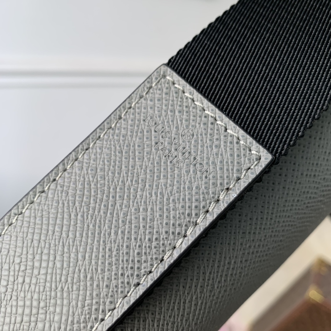 l0*is V*t0n district messenger bag-m46255-26*20*7cm