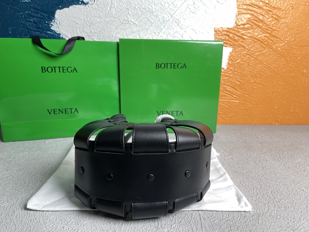 bo*te*ga Ve*ne*tatote-25*15*10cm