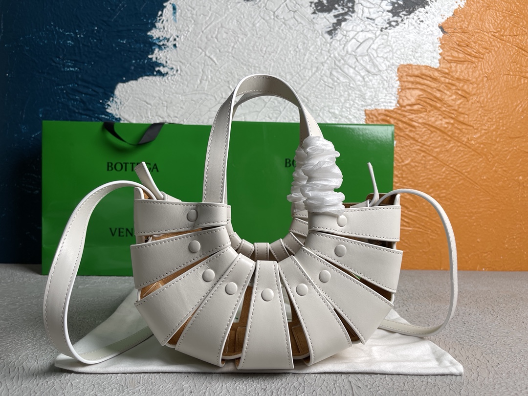 bo*te*ga Ve*ne*tatote-25*15*10cm