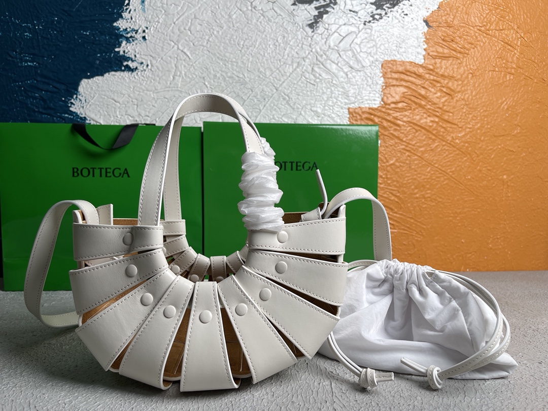 bo*te*ga Ve*ne*tatote-25*15*10cm