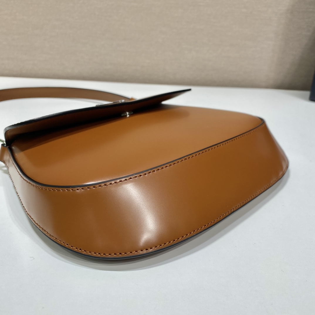 Pra*a cleo handbags-patent leather-23*18*4cm