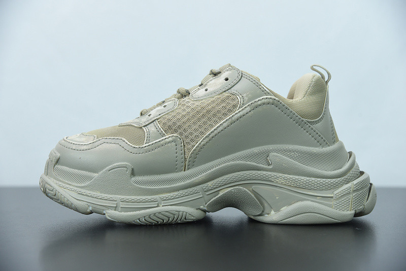 Ba*len*cia*ga triple s