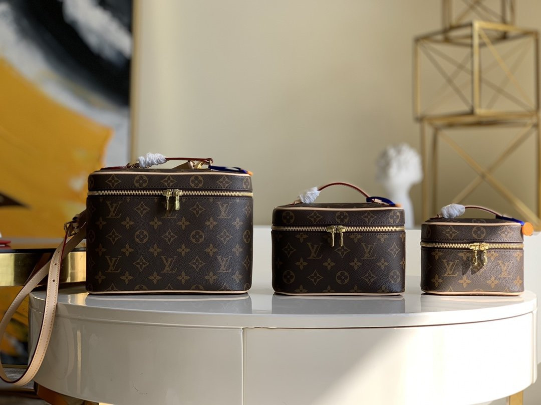 l0*is V*t0n cosmetic bag